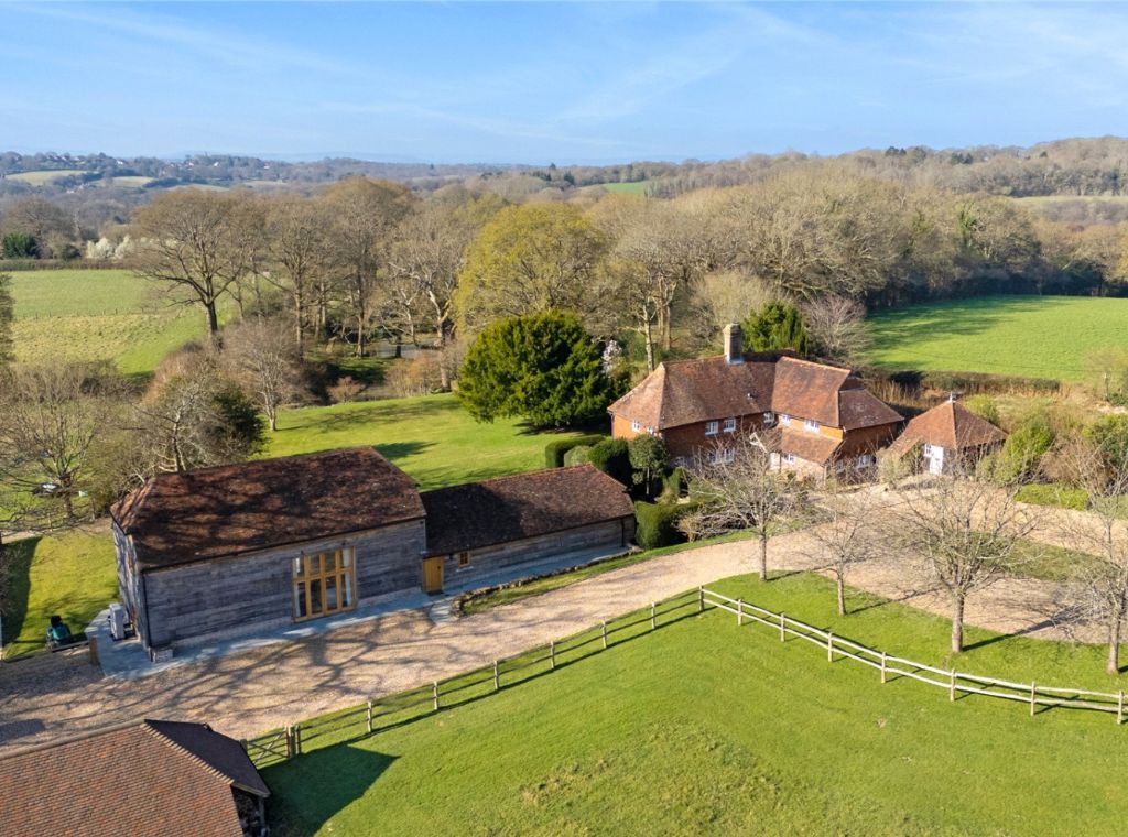 4 bedroom Semi-Detached House in Deanland Road, Golden Cross