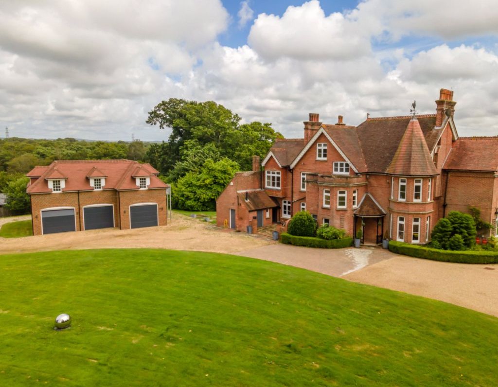 4 bedroom Detached House in Kilnwood Lane, South Chailey